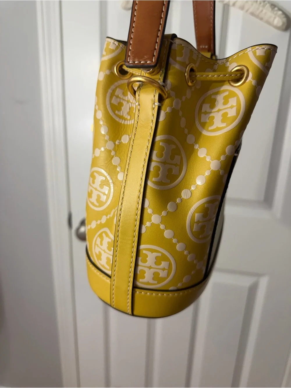 Tory Burch Yellow Logo Drawstring Bucket Shoulder Bag/crossbody bag